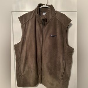 Columbia Tan Vest. Size: XXL
